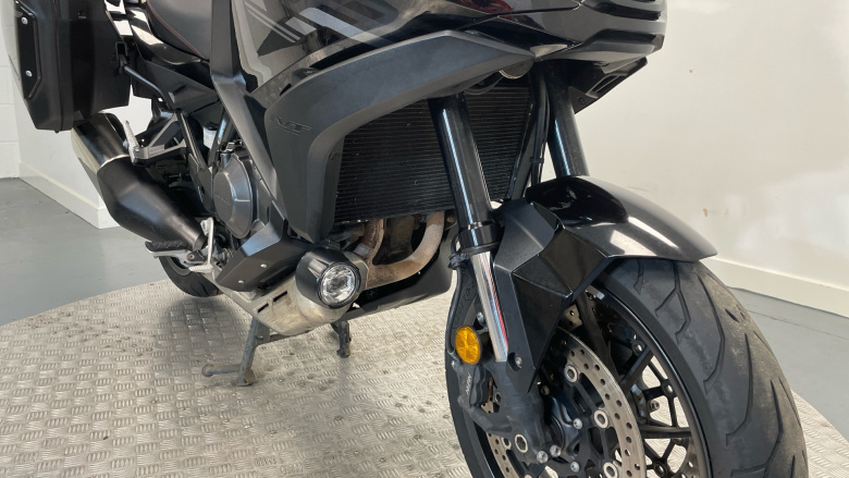 Honda NT1100 Manual (22 Model Year)